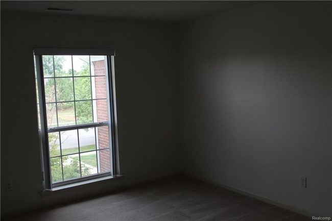 Building Photo - 16695 Carriage Way