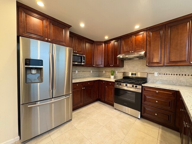 Building Photo - 48 Castleton Ave
