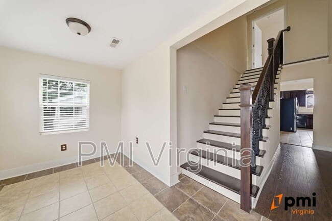 Building Photo - 324 W 36th St