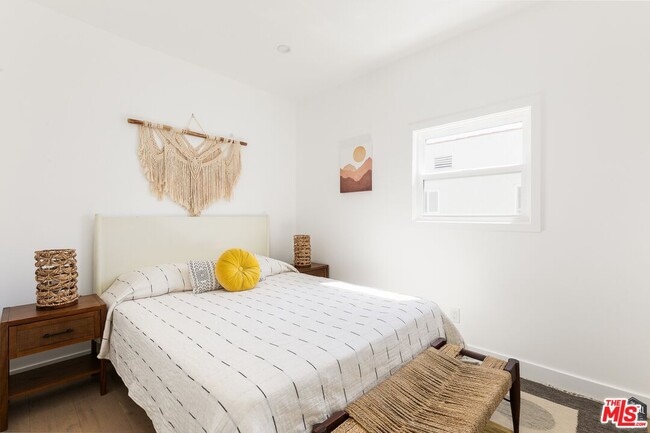 Building Photo - 5847 1/2 Ernest Ave