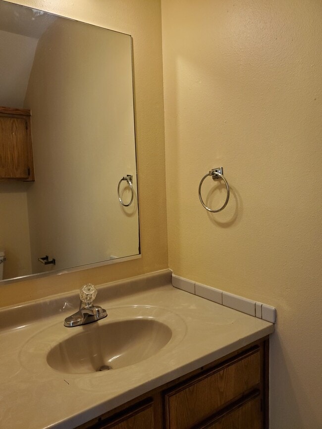 Building Photo - 513 W Matz Ave