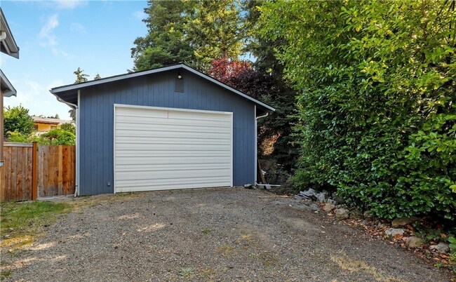 Building Photo - Beautifully Remodeled 4BR/2BA Home in Kirk...