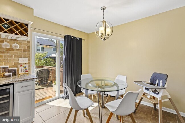 Building Photo - This beautiful 3-bedroom townhome is nestl...