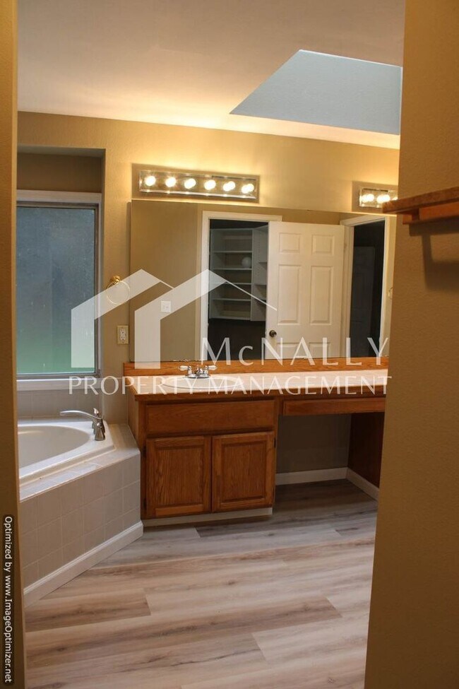 Building Photo - Lovely 3 bedroom Gig Harbor Home