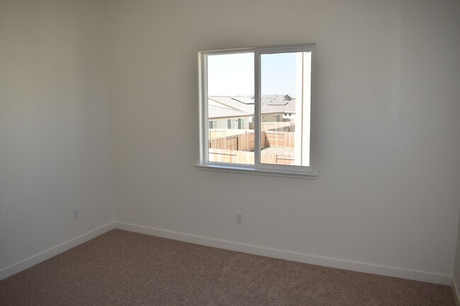 Building Photo - 855 Sophie Ct
