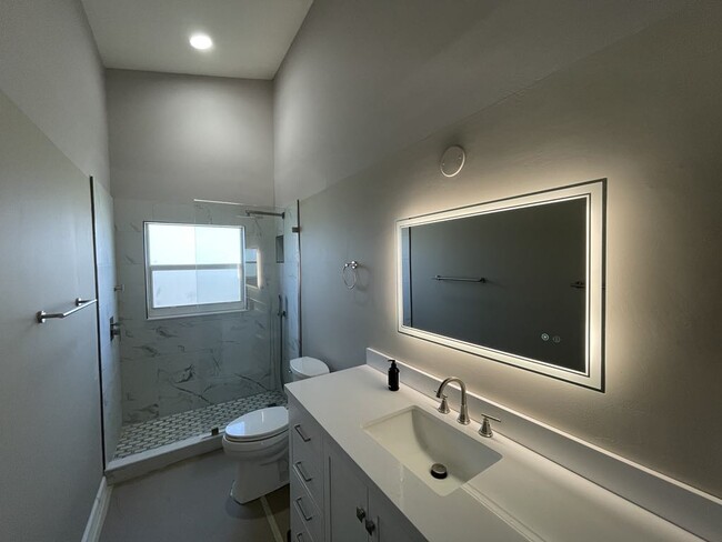 Building Photo - 813 Belville Blvd