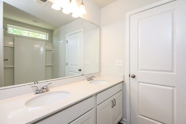 Building Photo - Beautiful New Construction, 15 Minutes to ...