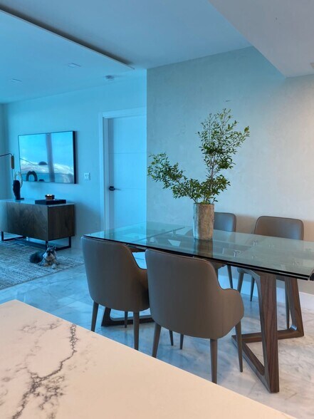 Building Photo - 800 Claughton Island Dr