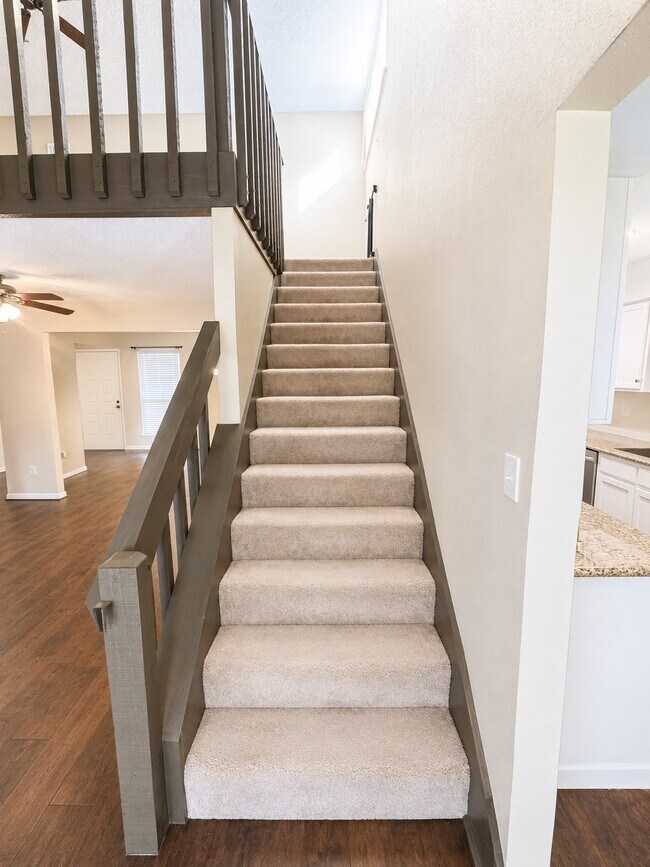 Building Photo - 2239 Highland Hills Dr