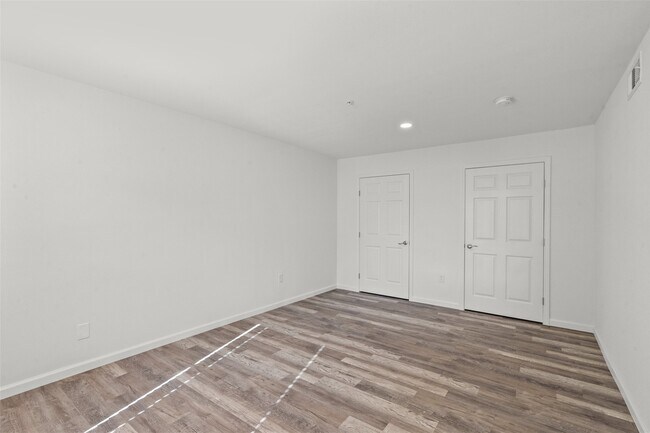 Building Photo - 8100 Seawall Blvd