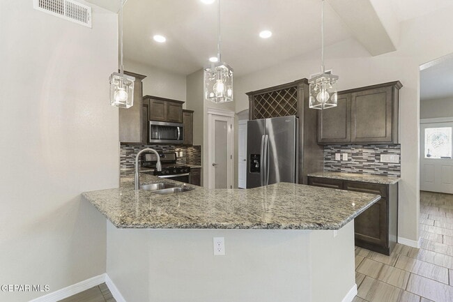 Building Photo - 14832 Sunny Land Ave