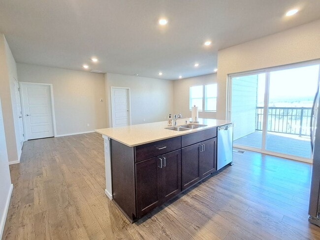Building Photo - $2,700 - 3 Bed / 2 Bath Gorgeous Single Level Home with Beautiful Views