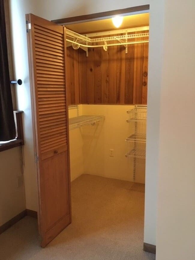 Building Photo - 2 Bed / 1 Bath Dog Friendly Home