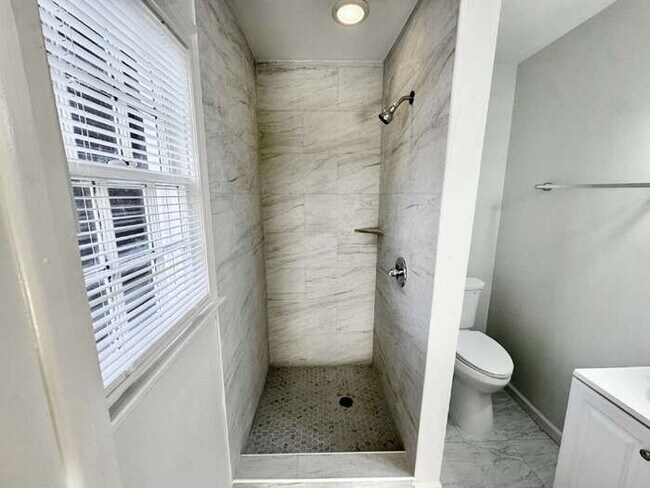 Building Photo - 3880 Spottswood Ave