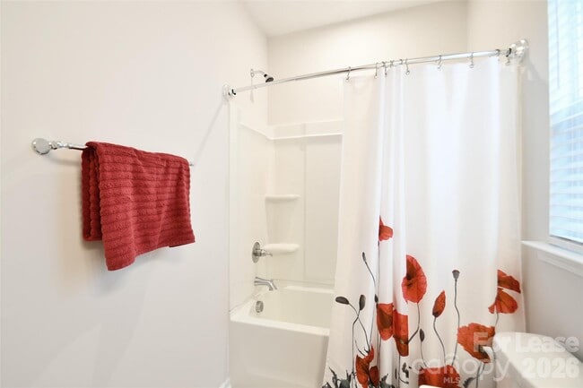 Building Photo - 114 Isleworth Ave