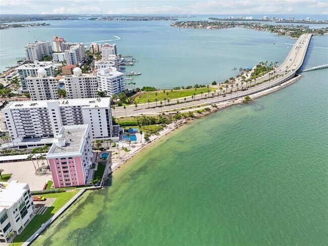 Building Photo - 11 Sunset Dr