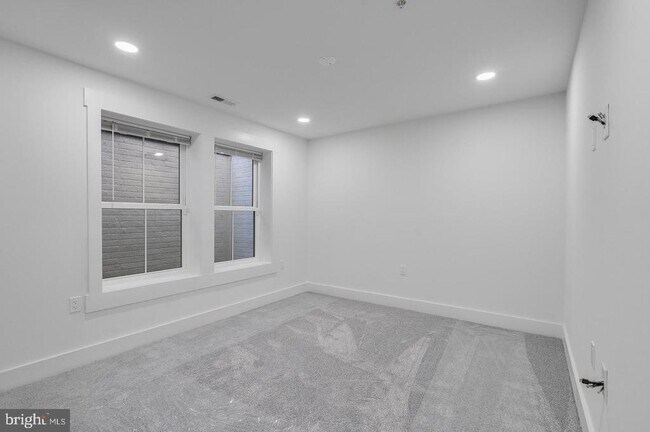 Building Photo - 4626 Brooks St NE