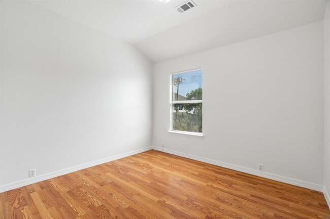 Building Photo - 905 Rocking Spur Cove