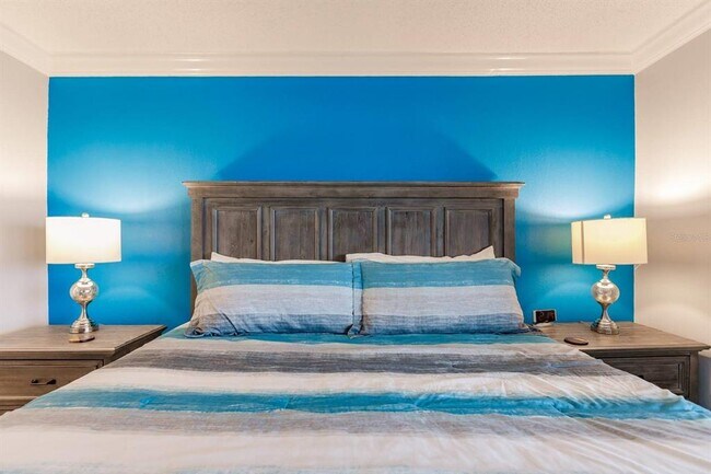 Building Photo - 1055 W Peppertree Dr