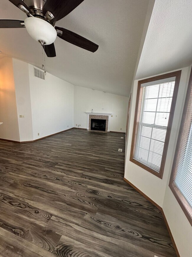 Building Photo - Tranquil & delightful 3-bedroom, 2-bathroo...