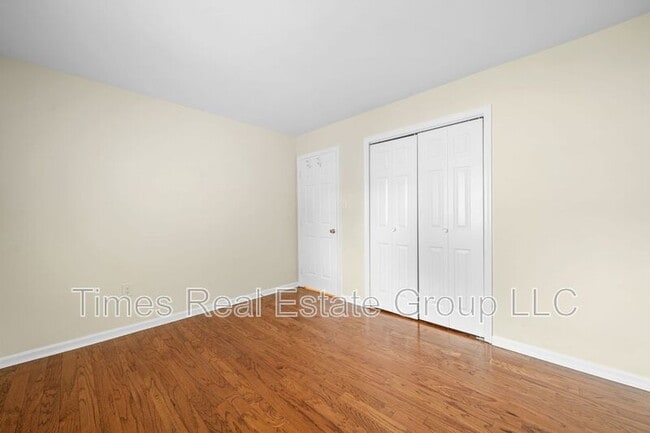 Building Photo - 113 Pinecrest Ln
