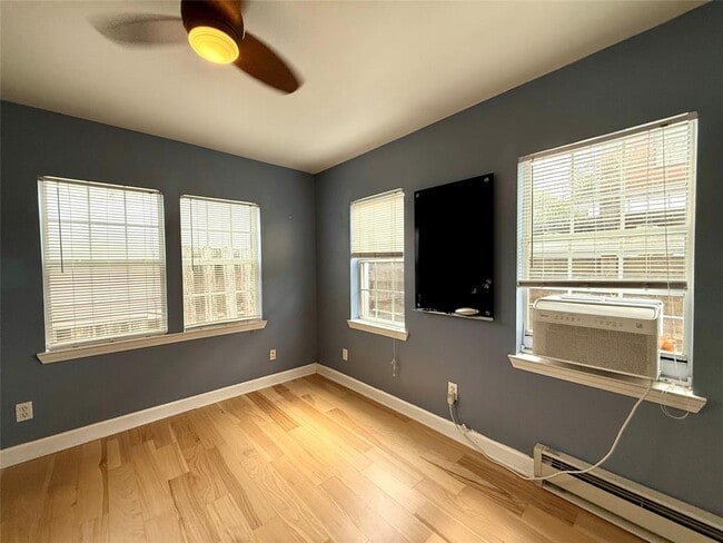 Building Photo - 4214 Bellvue Ave