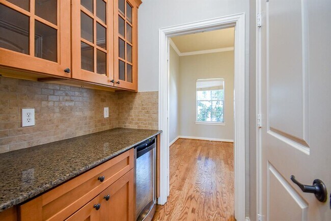 Building Photo - 5615 Winsome Ln