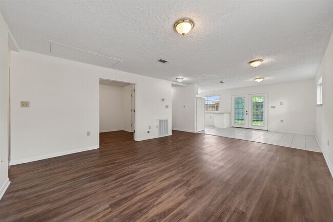 Building Photo - 418 Texas St