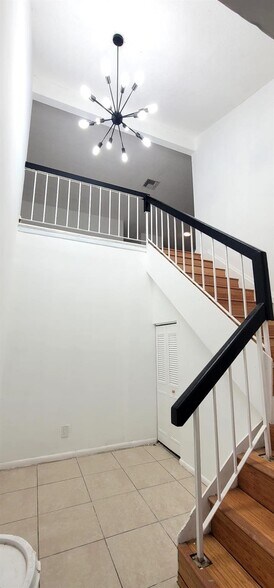 Building Photo - 5814 NW 21st St