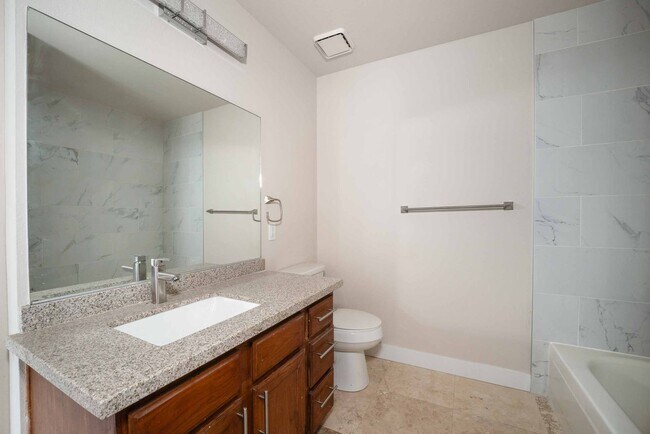 Building Photo - Charming 2-Bedroom Condo!