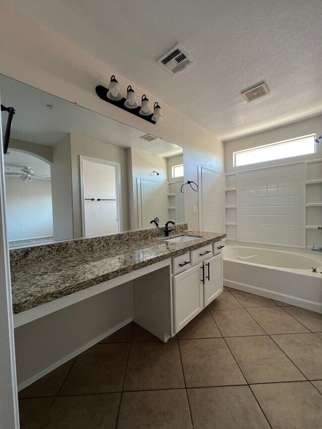 Building Photo - Fabulous Gilbert Location near San Tan Mall