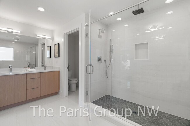 Building Photo - Stunning 2024 Built Downtown Kirkland Luxe Home for Rent! 3br/3.5ba/2410sf