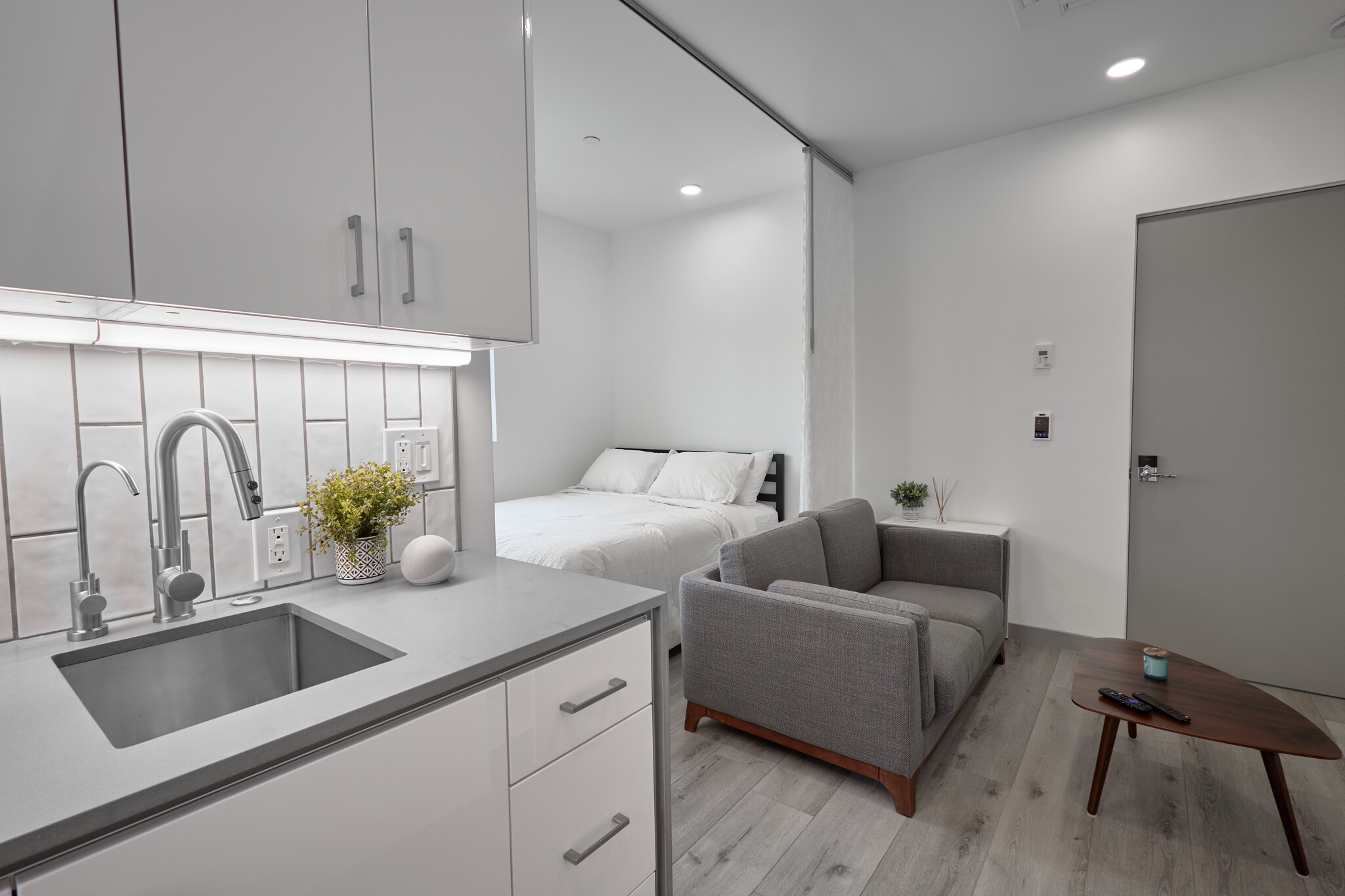 Building Photo - 2929 S La Brea Ave