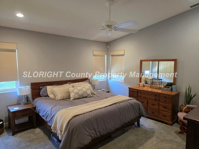 Building Photo - AVAILABLE NOW - 2 Bed/ 1 Bath Atascadero Home
