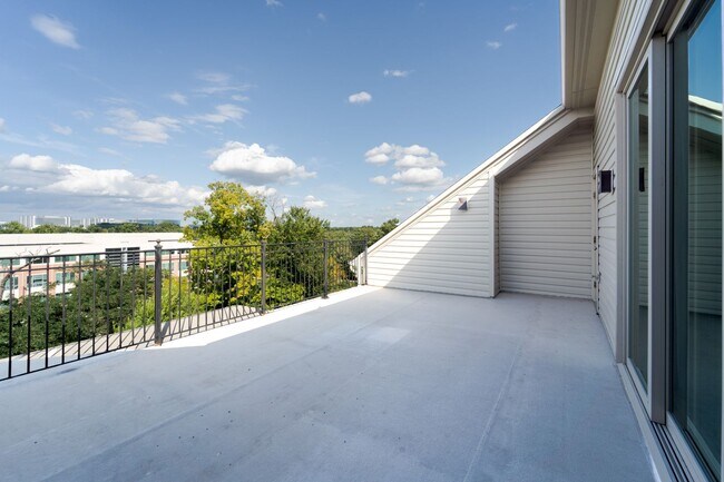 Building Photo - 10225 Hilltop Ascent Dr