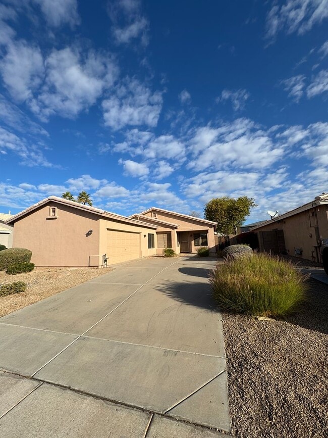 Building Photo - 9450 W Quail Ave