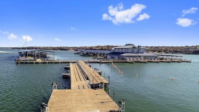 Building Photo - 585 Demarett Dr