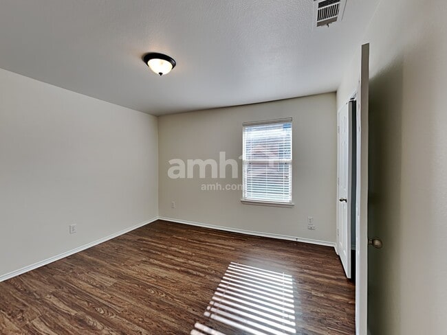 Building Photo - 42 Larkspur Dr