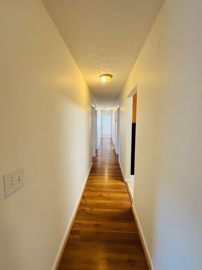 Building Photo - * RE-RENTAL AVAILABLE 8/14/26 * 4 Bedroom, 2 Bath Apartment