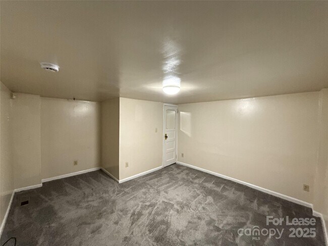 Building Photo - 1433 Pecan Ave