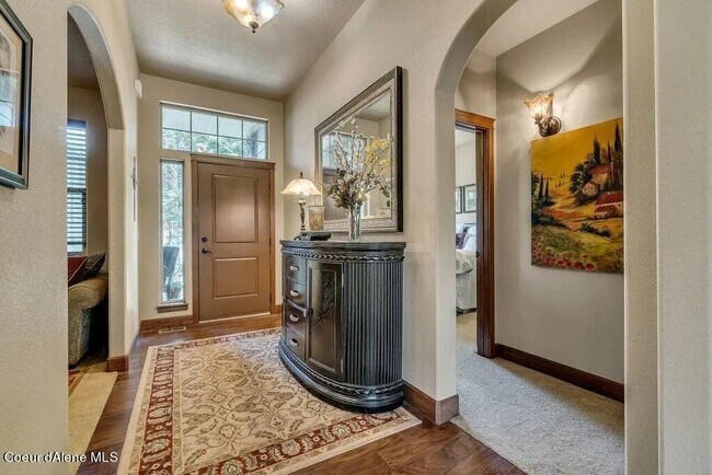 Building Photo - Pebble Creek
