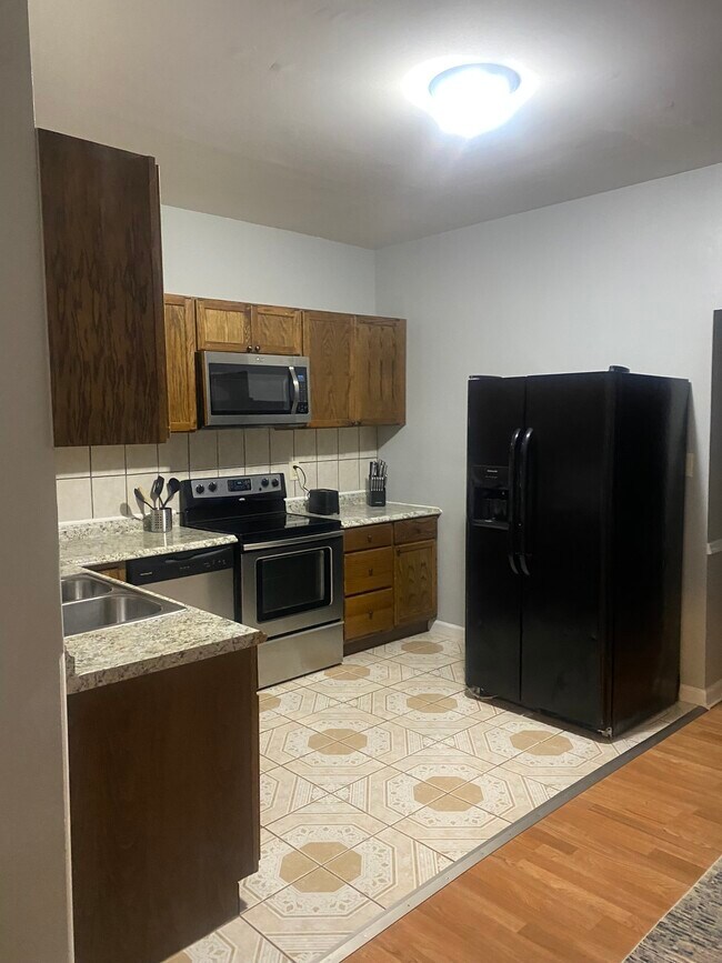 Kitchen - 4934 Hummelsheim Ave