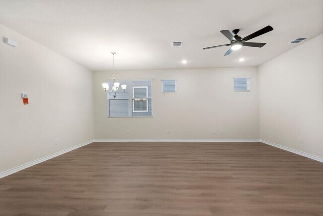 Building Photo - 108 Woodrow Ln