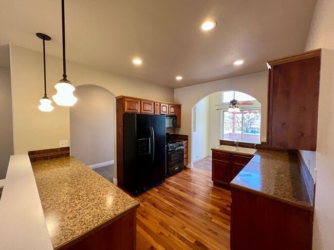 Building Photo - 5807 Zinfandel St