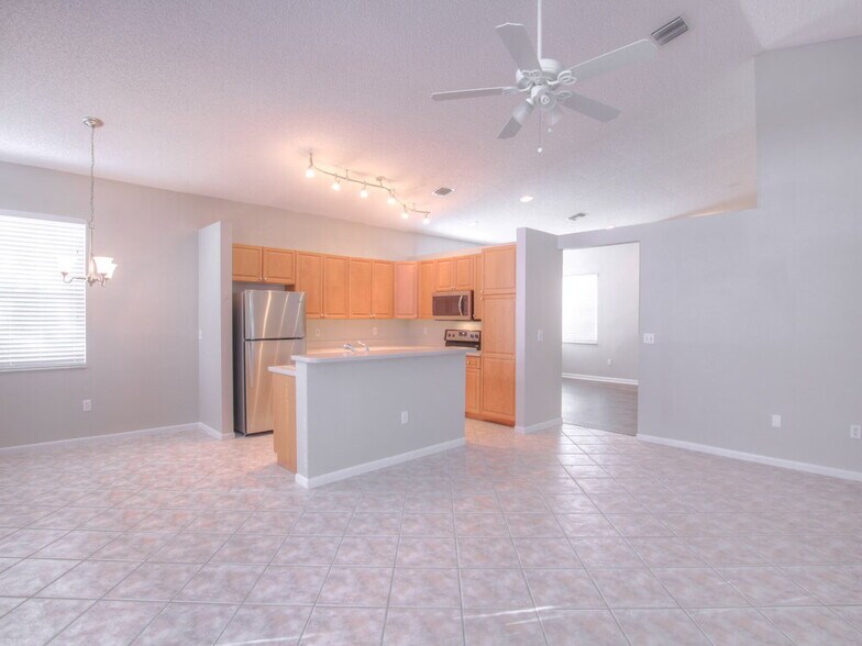 Building Photo - 1261 NW 159th Ave