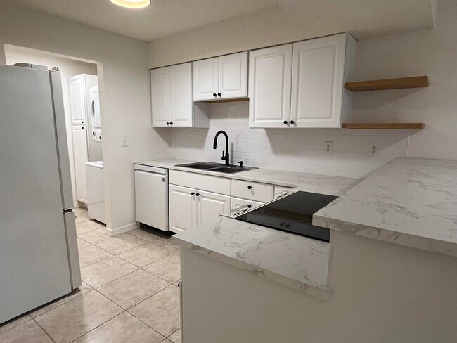 Building Photo - 127 Rio Del Mar St