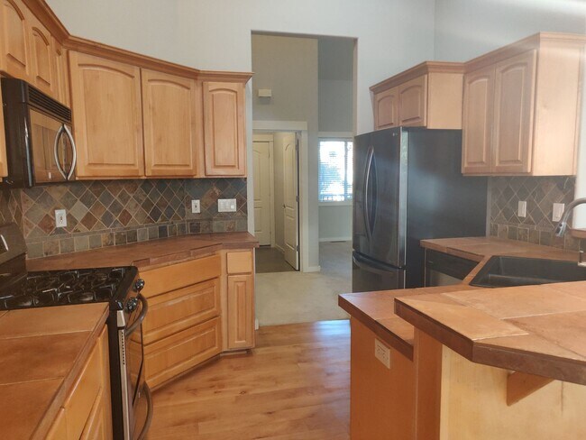 Building Photo - Stunning 4x2 with all bedrooms on the main...