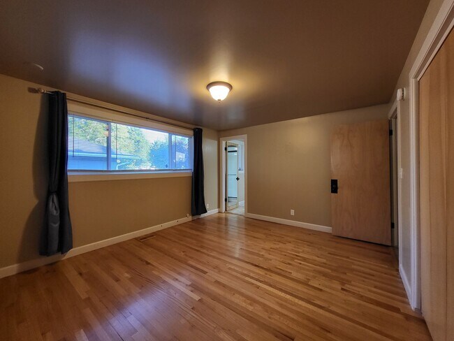 Master bedroom-2 - 1905 Saint Marys Dr