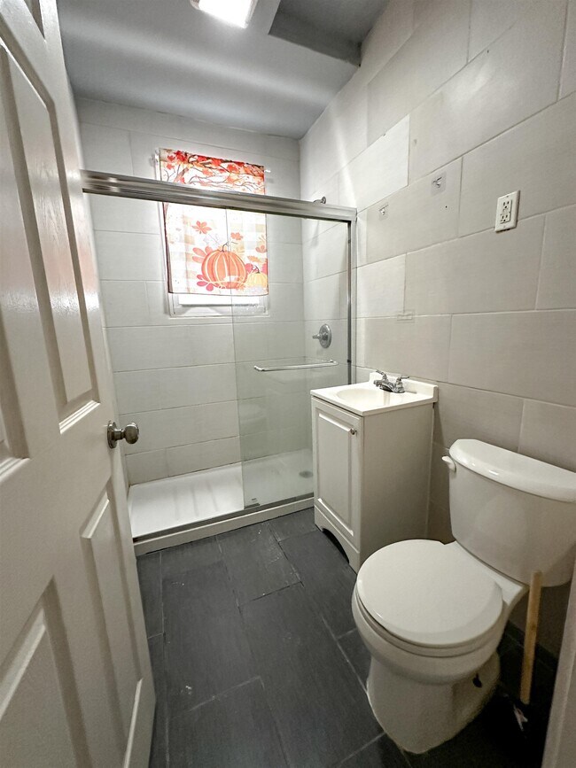 Building Photo - 327 Ashton Ave