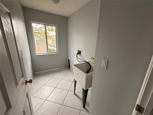 Building Photo - 10782 Plantation Bay Dr